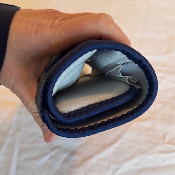 FUTURO Night Wrist Sleep Support Sleeping Brace for Carpal Tunnel & Sprain - Picture 10 of 16